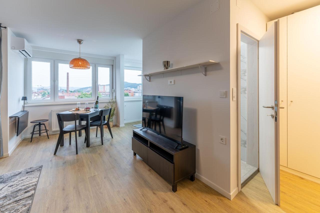 Elegant Tour As Studio Gilly With Open Views And A Balcony In The Center Любляна Экстерьер фото